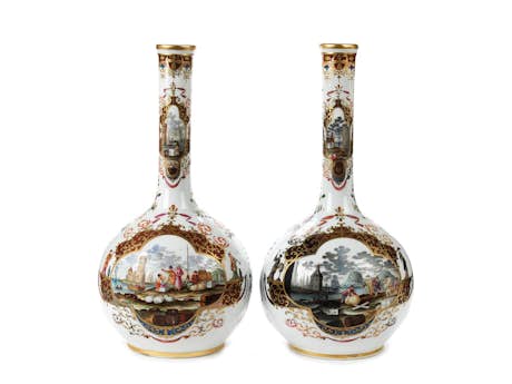 Paar Dresdner Porzellan-Kürbisvasen im Rokoko-Stil